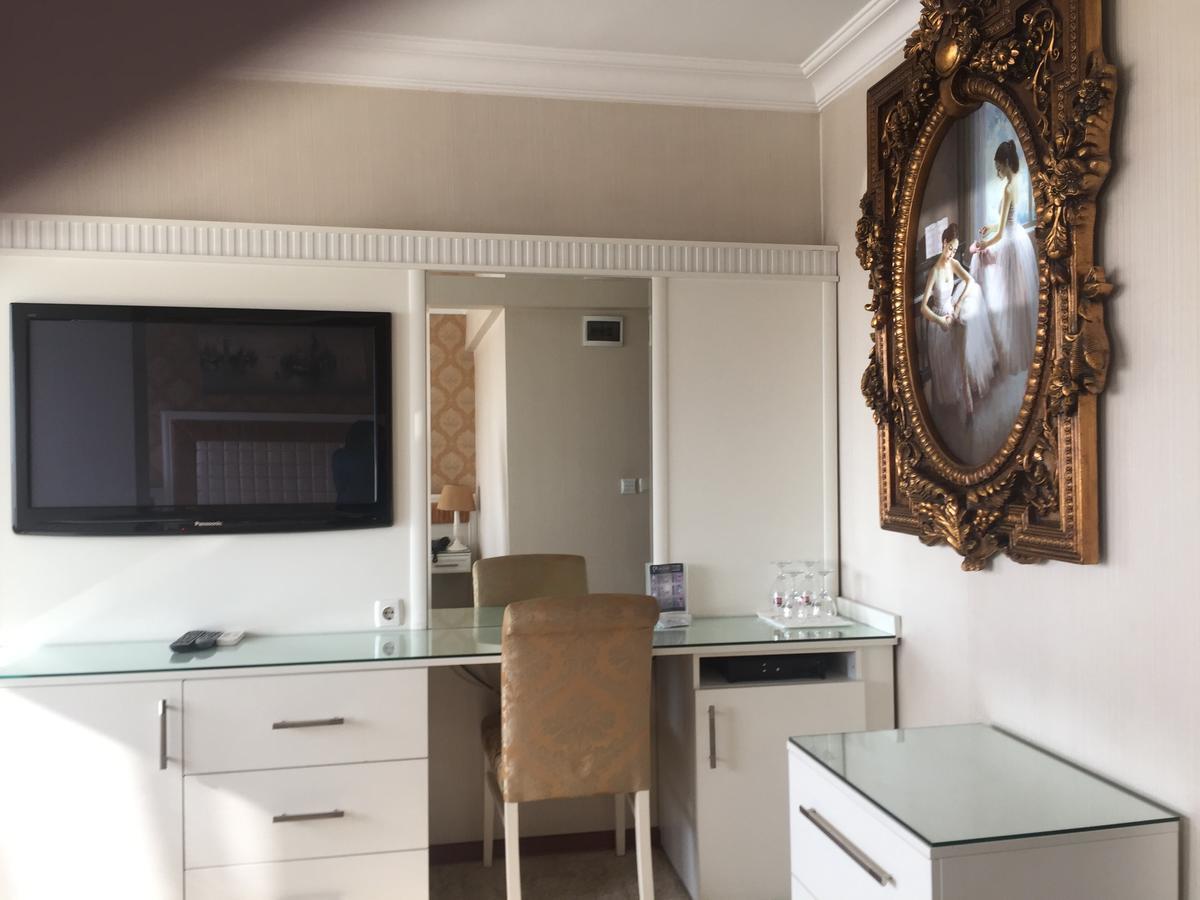 Pen Hotel Istanbul Bagian luar foto