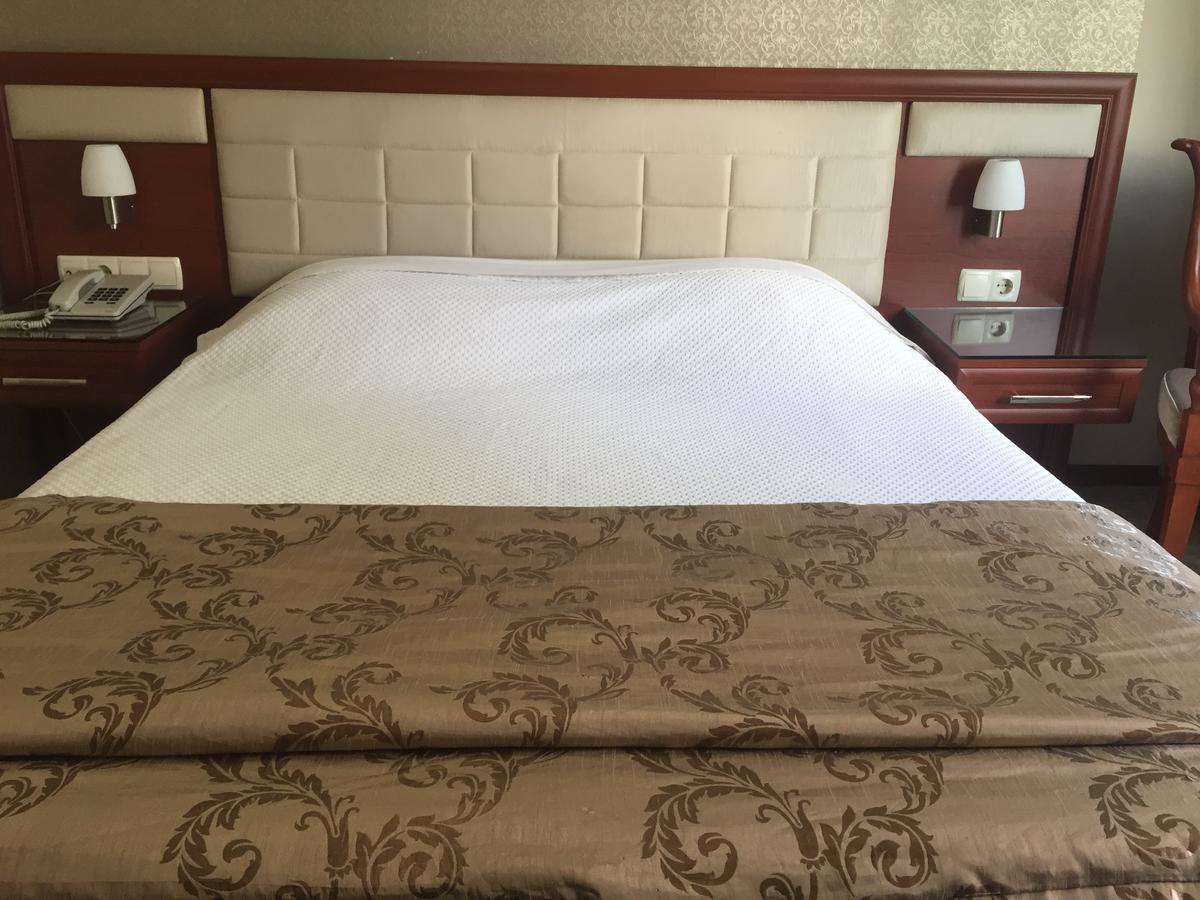 Pen Hotel Istanbul Bagian luar foto