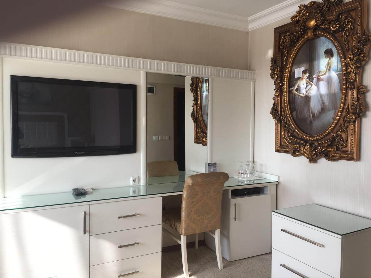 Pen Hotel Istanbul Bagian luar foto