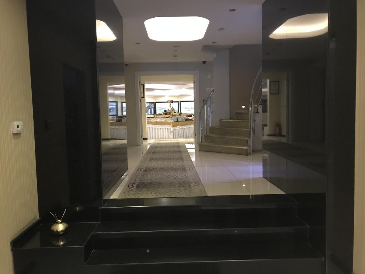 Pen Hotel Istanbul Bagian luar foto