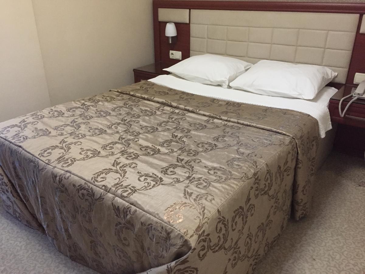 Pen Hotel Istanbul Bagian luar foto